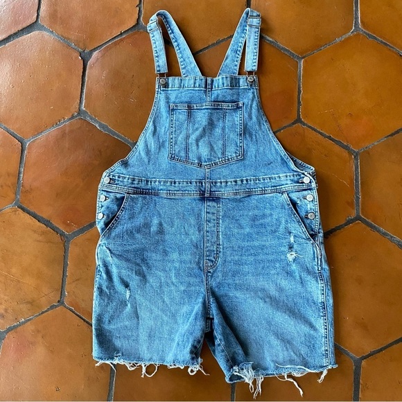 Old Navy Jean Shortalls Womens Plus 20 Blue Bib Distressed Overalls Denim Shorts - Picture 1 of 6
